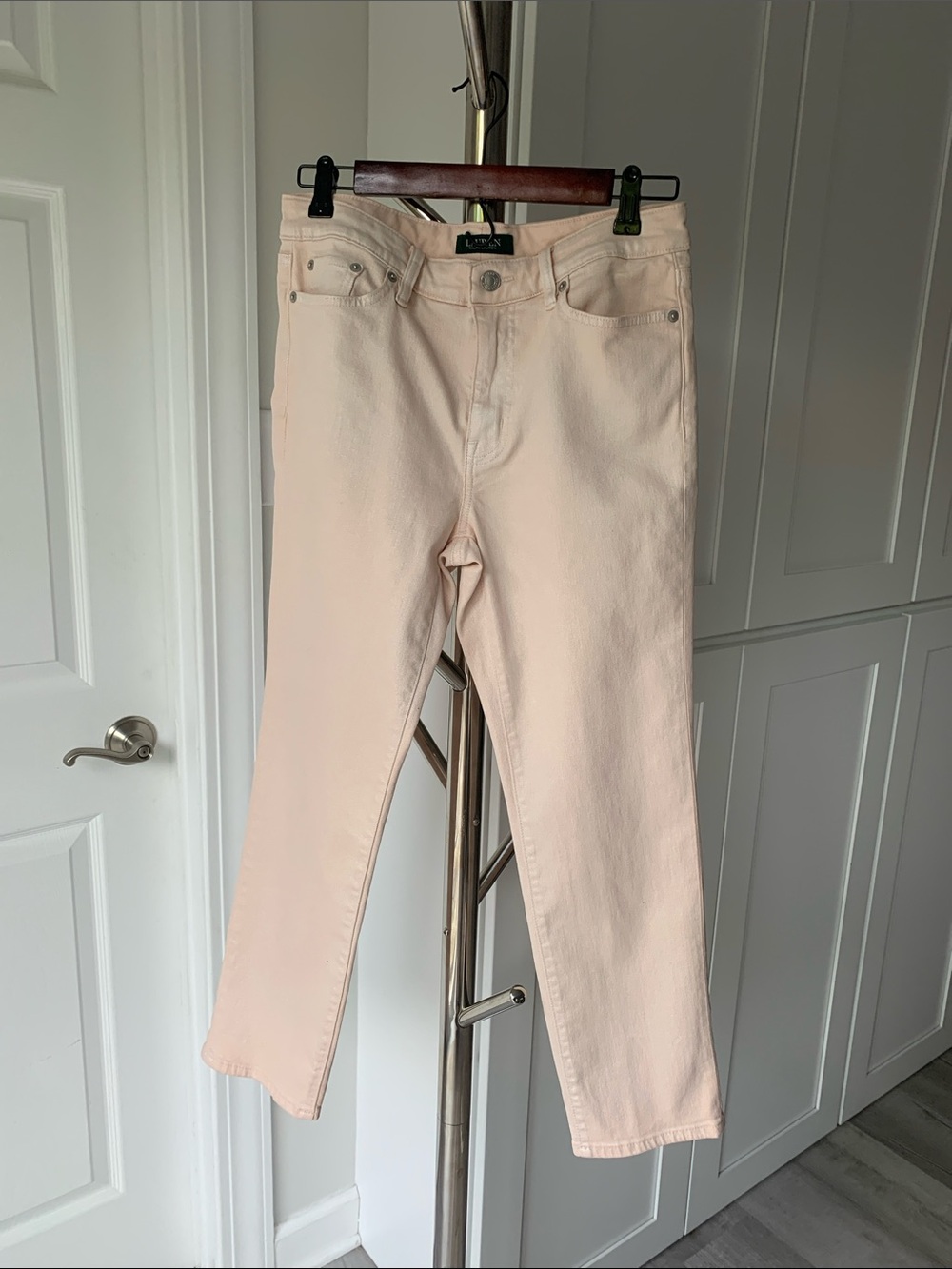 Lauren Ralph Lauren Straight-Leg Jeans in Pale Pink, Size 6.